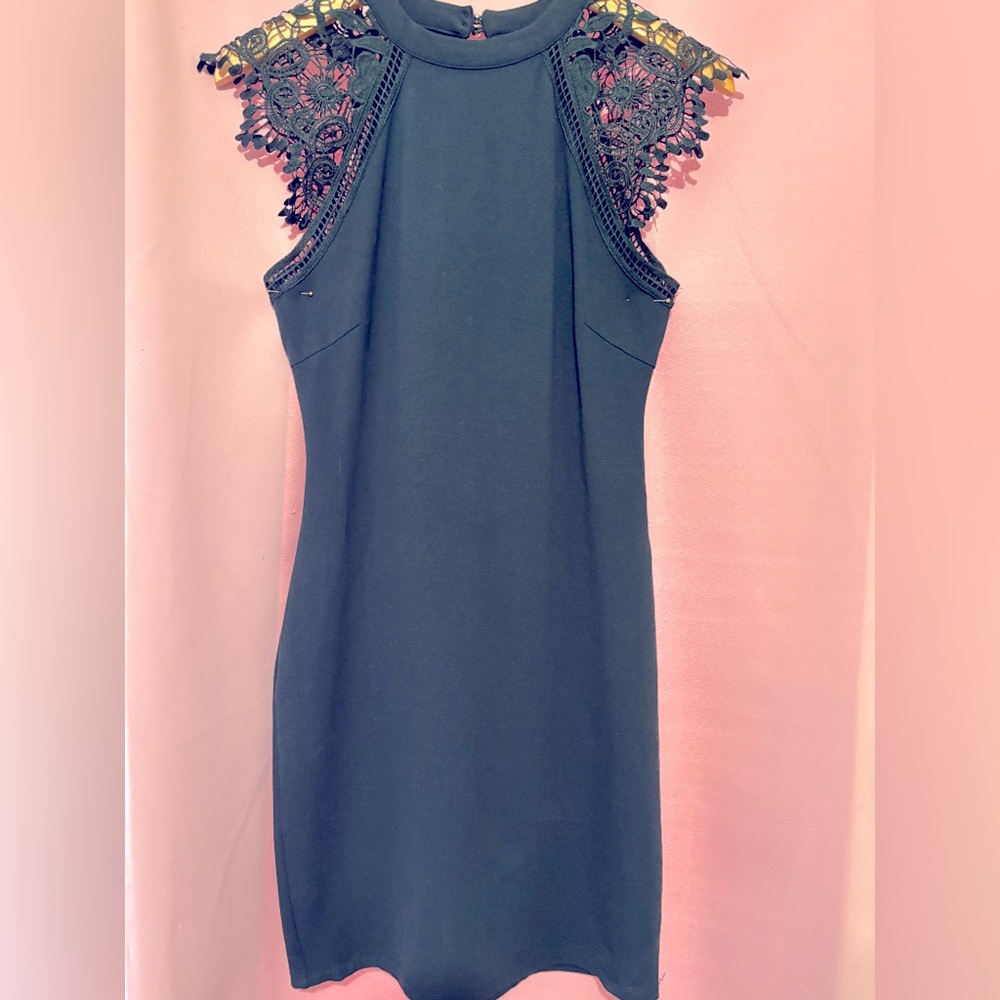 Elegant Lace Detail Dress.
Excellent Used Condition.
Worn once.